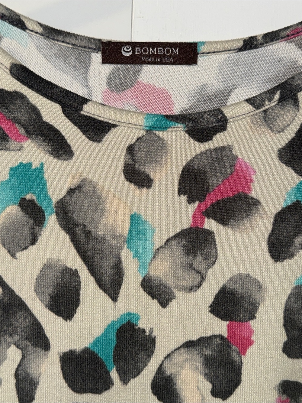 BOMBOM Loose Fit Animal Print Soft Knit Top Women’s M Medium - Picture 8 of 9